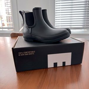 Bogs - Amanda Plush ll Chelsea Rainboot Size 7